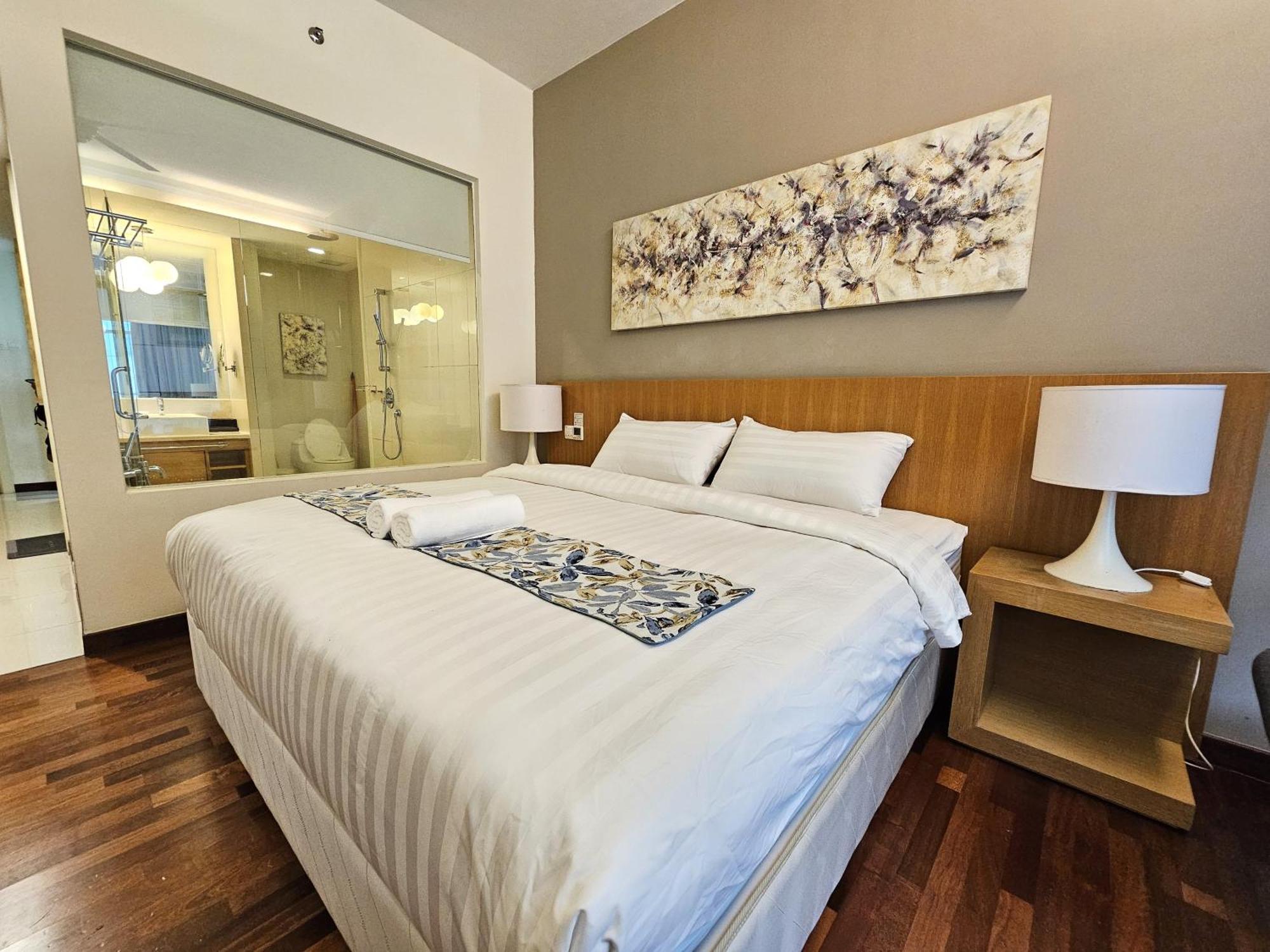 Comar Place Klcc Twin Towers Serviced *